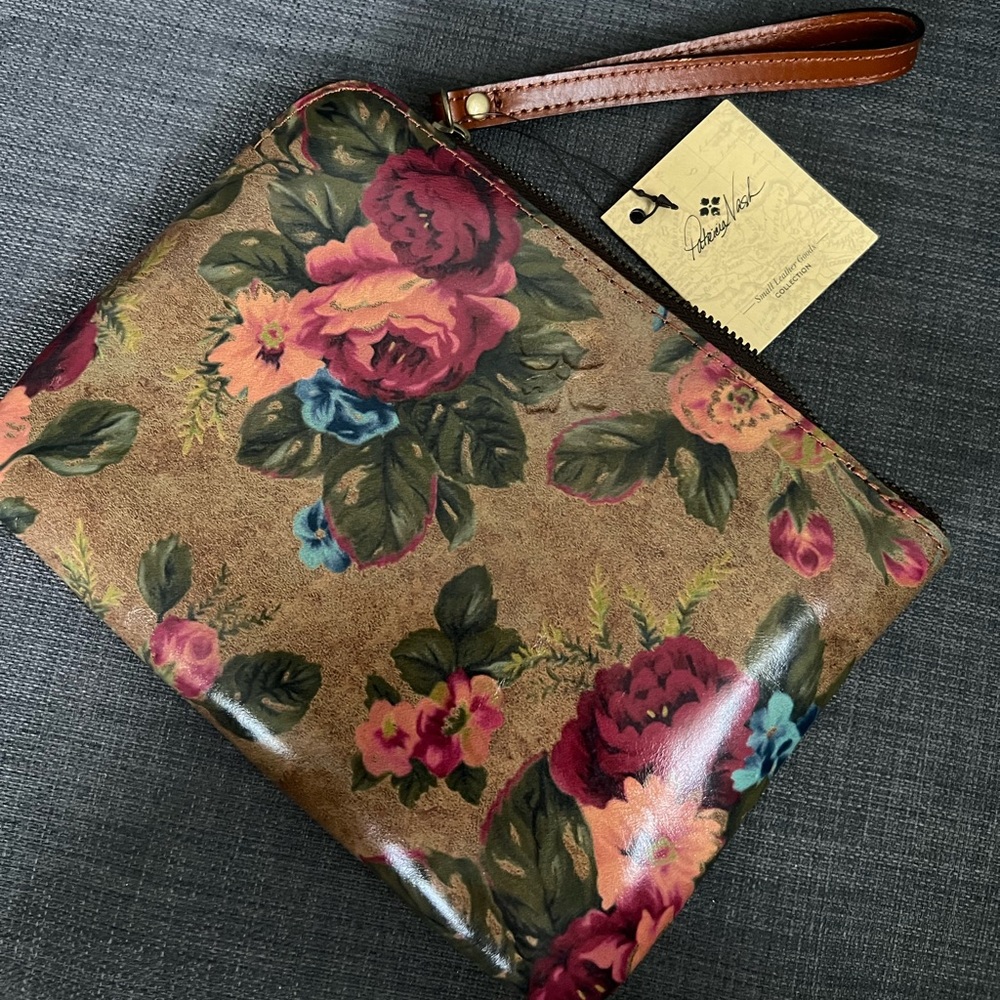 NWT PATRICIA NASH CASSINI WRISTLET MAKE-UP BAG